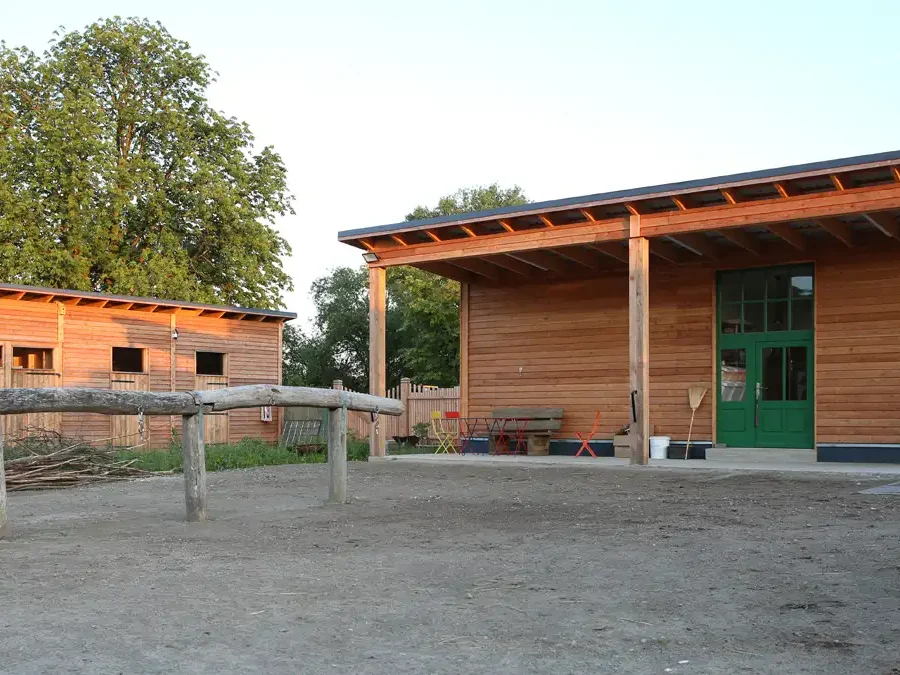 Putzplatz mit Anbindebalken