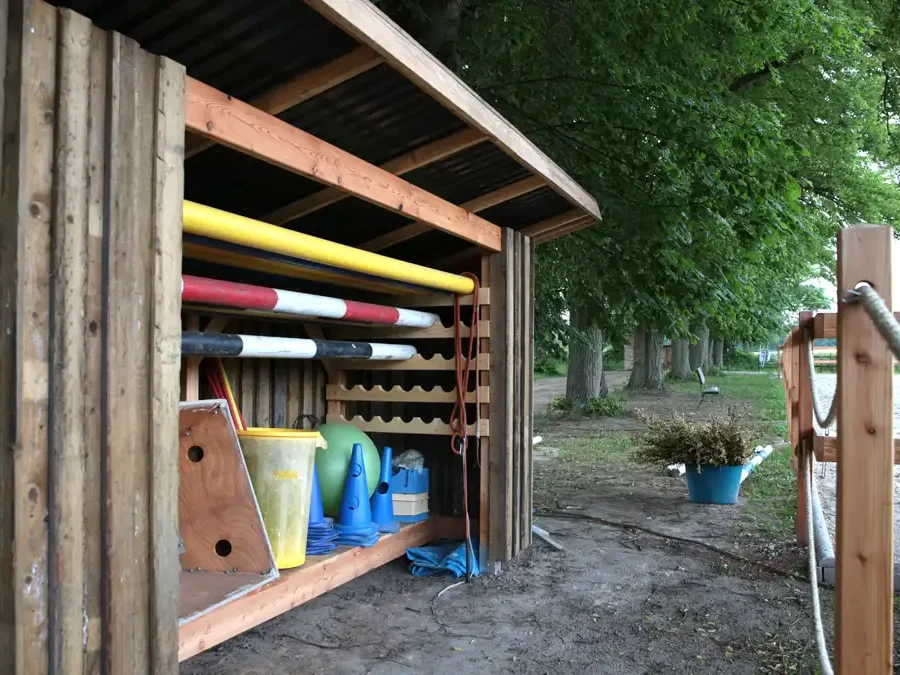 Verschiedenstes Bodenarbeits- und Hindernismaterial